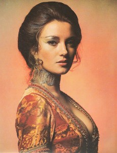 Jane-Seymour-Solitaire-bond-girls-3326352-383-500