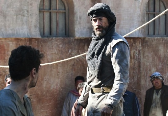 tyrant_s2_kv_11_05_2015_094d_hires2_595_mini-logo-tv-white-gallery