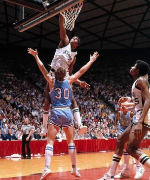 magic-johnson-dunks-on-bob-heaton-1979-ncaa-championship-game